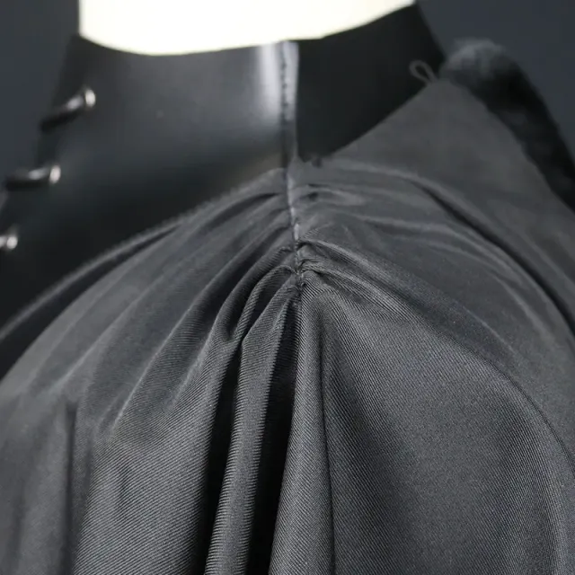 Gothic-Cosplay-Kostüm mit einseitigem Umhang für Sensenmann und Vampir Detail 4