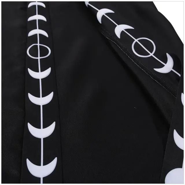 detalle de Capa con capucha estampada de Halloween para cosplay medieval y del Renacimiento 2