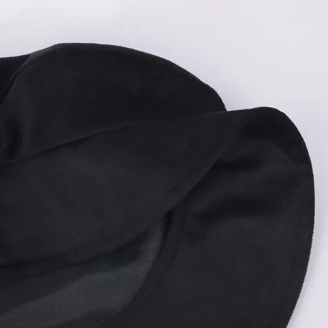 Mittelalterlicher Tudor-Barett-Hut mit flachem Kopfteil und Veloursleder-Optik Detail 6