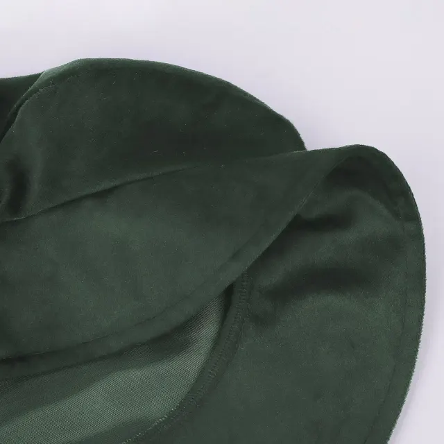 Mittelalterlicher Tudor-Barett-Hut mit flachem Kopfteil und Veloursleder-Optik Detail 18