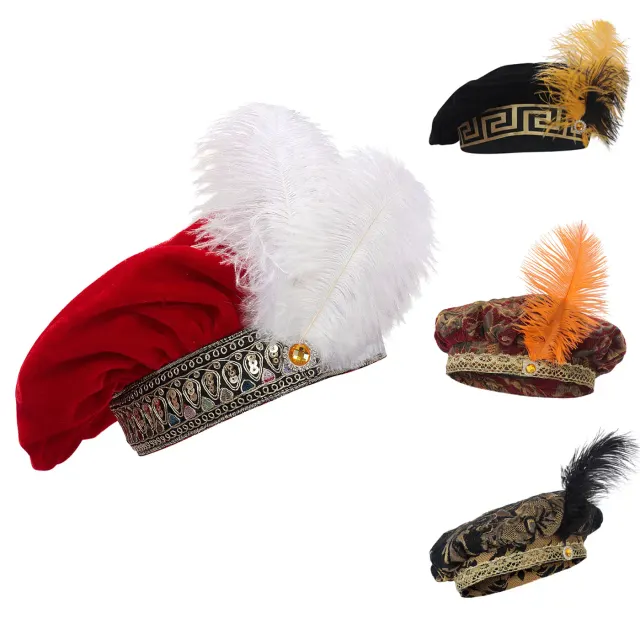 Un sombrero medieval Tudor rojo para hombre con detalle de pluma, presentado como tocado cosplay del Renacimiento.