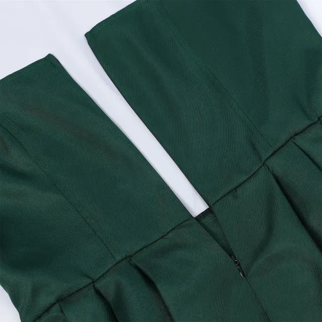 detalle de Disfraz cosplay de tres piezas para mujer con vestido de camarera de Oktoberfest y delantal de encaje 13