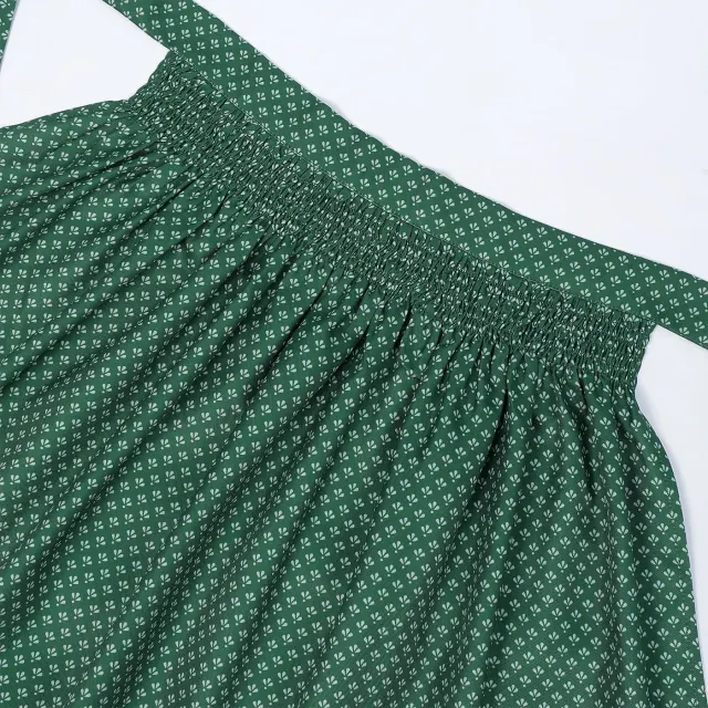 detalle de Disfraz cosplay de tres piezas para mujer con vestido de camarera de Oktoberfest y delantal de encaje 15